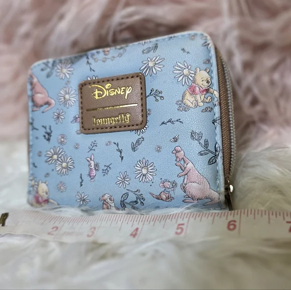 Disney x Loungefly Winnie the Pooh Floral Sketch Daisies Zip Wallet - Light Blue - Picture 2 of 5